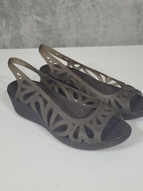 Crocs Adrina Ill Mini Wedge Sandals Womens Size 8 Dark Brown Slingback Shoes